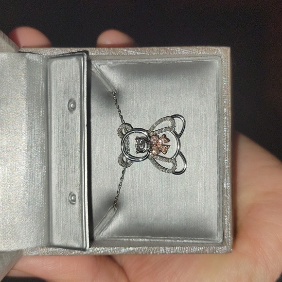 Beautiful necklace but never wear